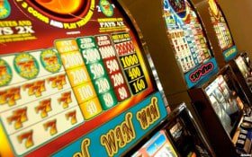 Dasbor permainan paten77 dengan pilihan slot dan live dealer