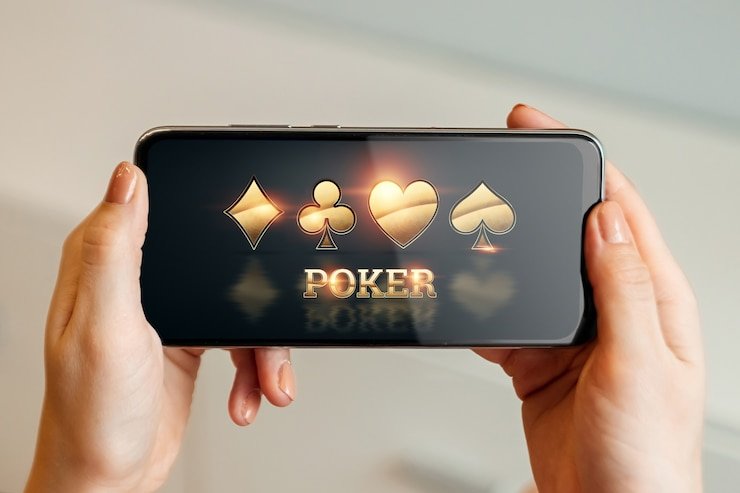 Pemain mengevaluasi kombinasi kartu Qiu Qiu mereka